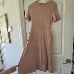 Elegant Pink Ribbed Dress